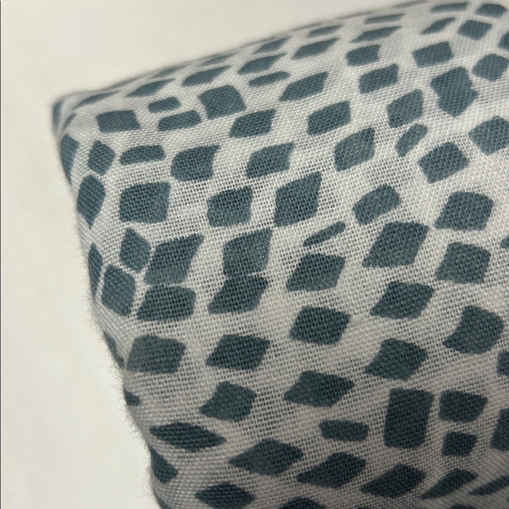IKEA TRÄDKRASSULA Twin Duvet Cover in Blue and White - Picture 5 of 7